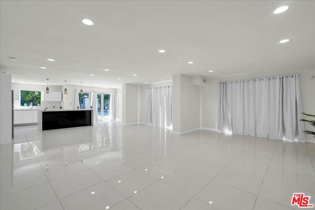7900 Zeus Drive Property Photo 11