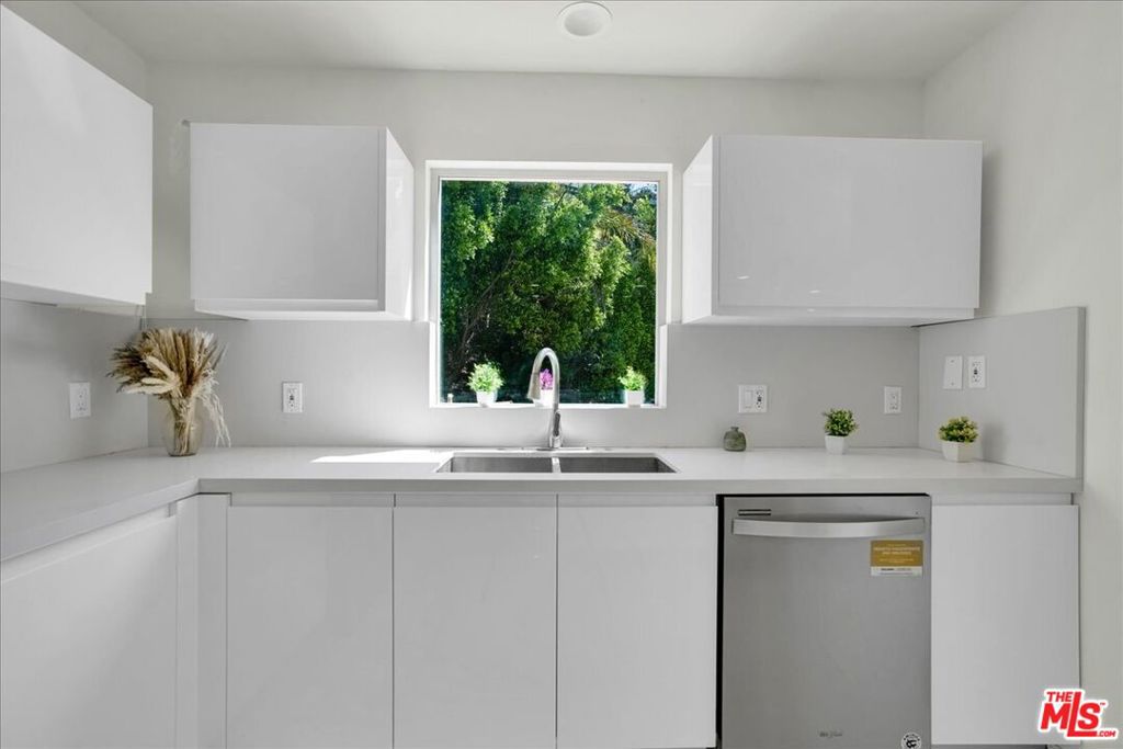 7900 Zeus Drive Property Photo 17