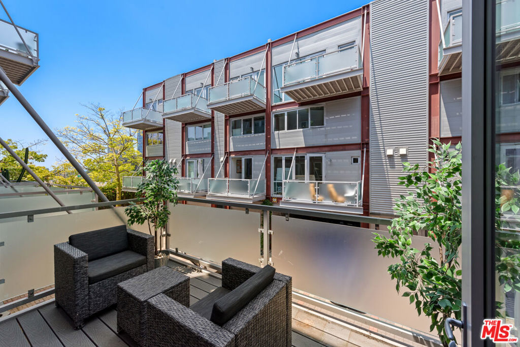 3450 Cahuenga Boulevard 410 Property Photo 10