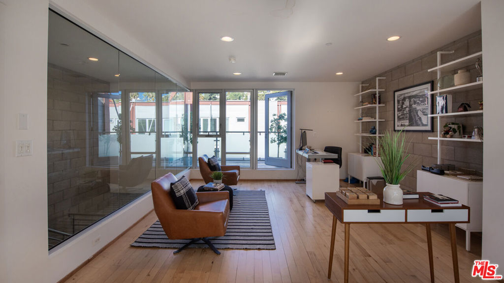 3450 Cahuenga Boulevard 410 Property Photo 17