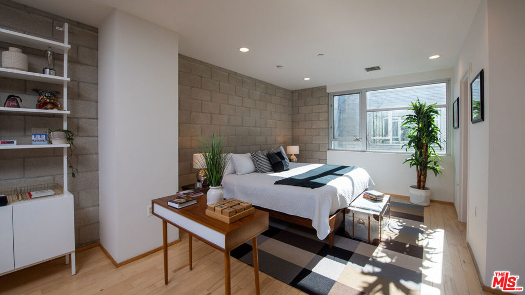 3450 Cahuenga Boulevard 410 Property Photo 18