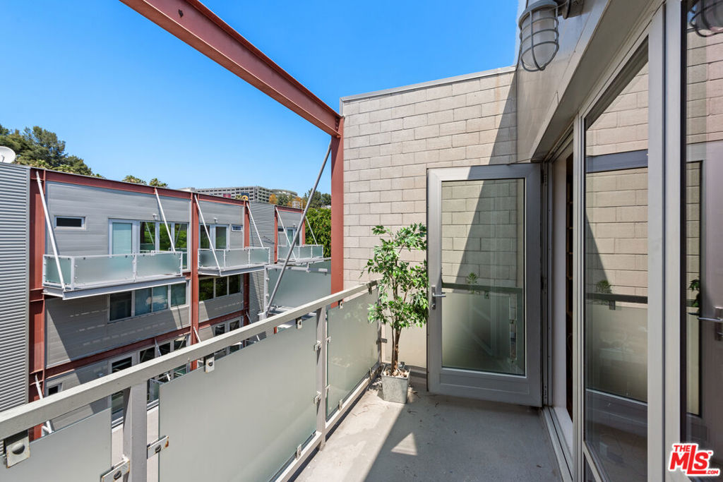 3450 Cahuenga Boulevard 410 Property Photo 20