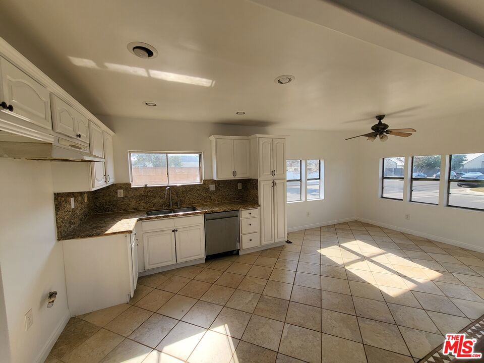 1760 S Vecino Avenue Property Photo 5