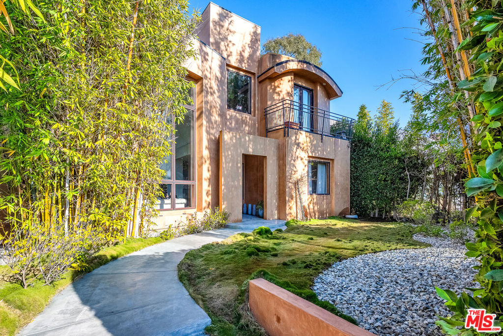 1055 26th Street Property Photo 1