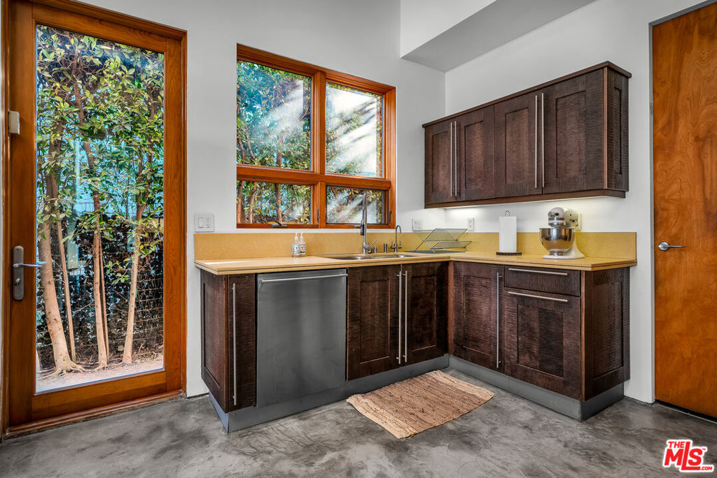 1055 26th Street Property Photo 20