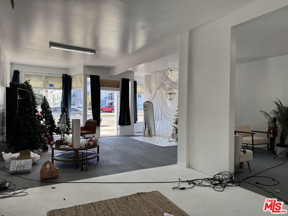 5114 Vineland Avenue Property Photo 2