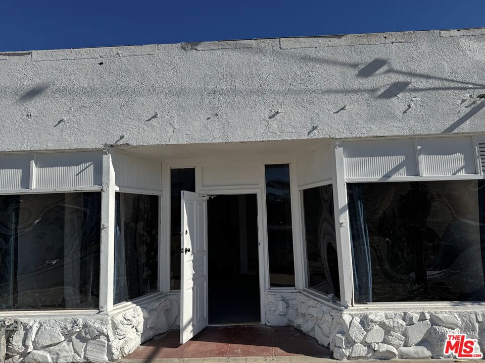 5114 Vineland Avenue Property Photo 8