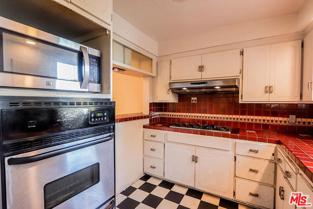3131 & 3135 Oakcrest Drive Property Photo 15