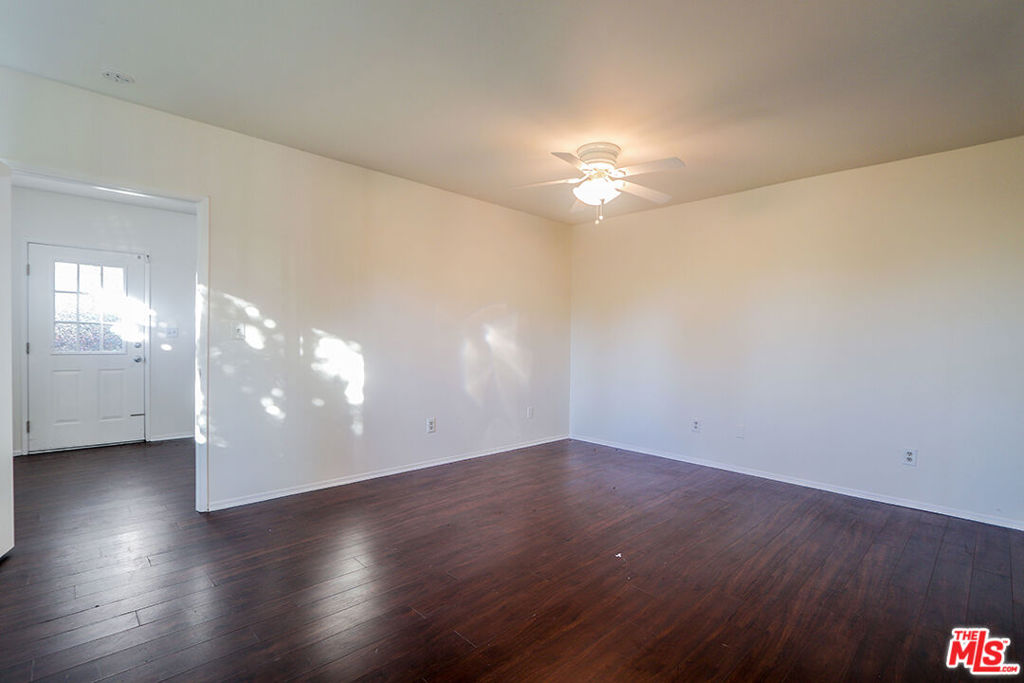 3131 & 3135 Oakcrest Drive Property Photo 40
