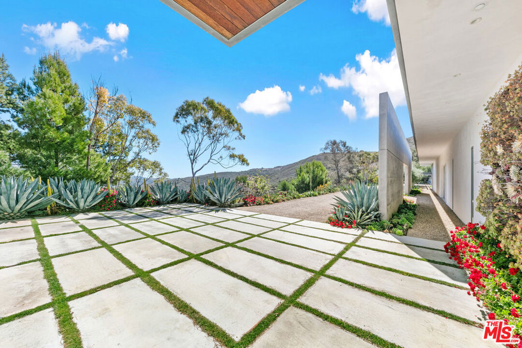 9200 Cotharin Road Property Photo 8