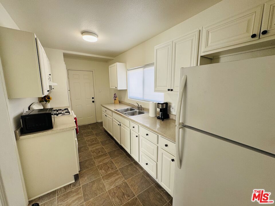 644 W 81st Street 644 Property Photo 11