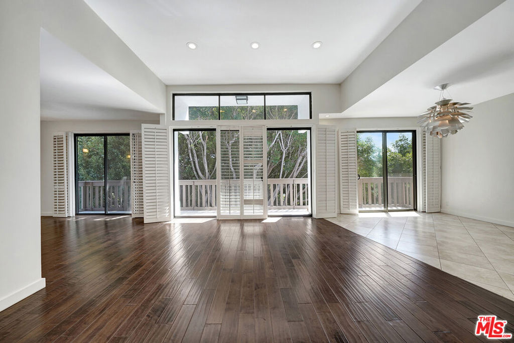8871 Burton Way 305 Property Photo 1