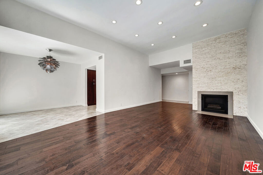 8871 Burton Way 305 Property Photo 5