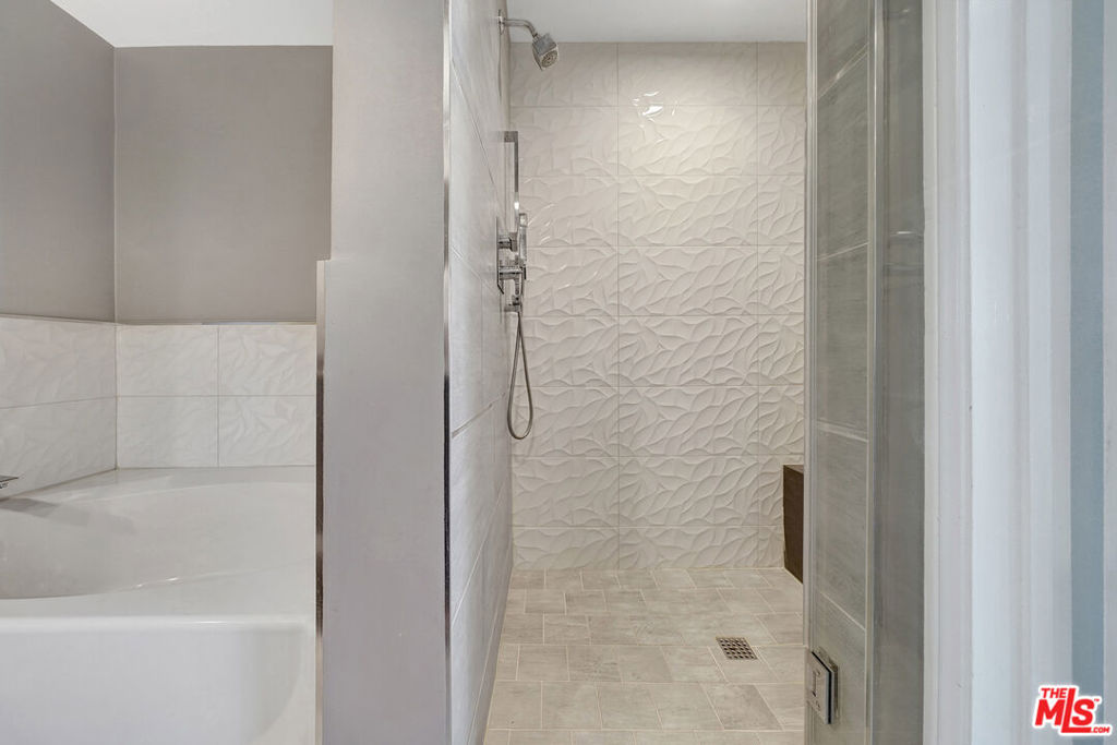 8871 Burton Way 305 Property Photo 12