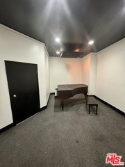 10626 Magnolia Boulevard 2 Property Photo 14