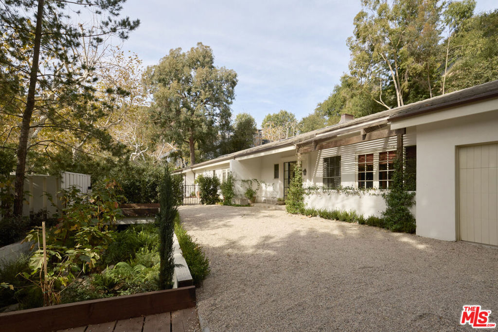 2420 Mandeville Canyon Road Property Photo 1