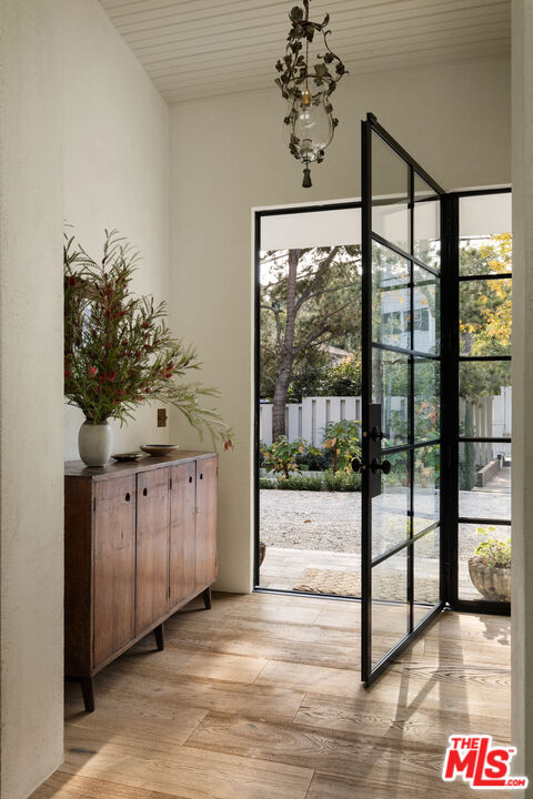 2420 Mandeville Canyon Road Property Photo 4