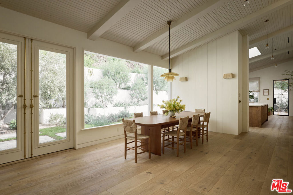 2420 Mandeville Canyon Road Property Photo 14