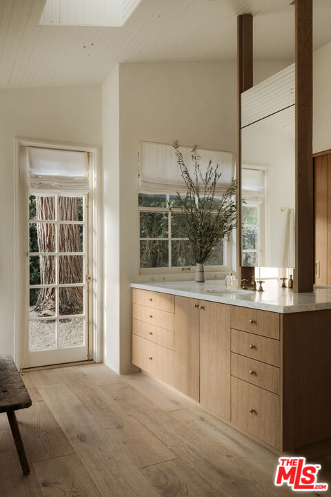2420 Mandeville Canyon Road Property Photo 23