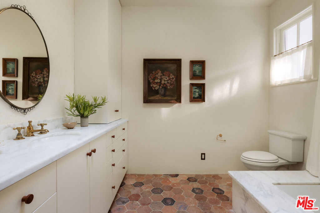 2420 Mandeville Canyon Road Property Photo 25