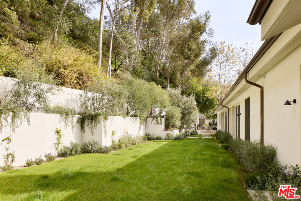 2420 Mandeville Canyon Road Property Photo 30