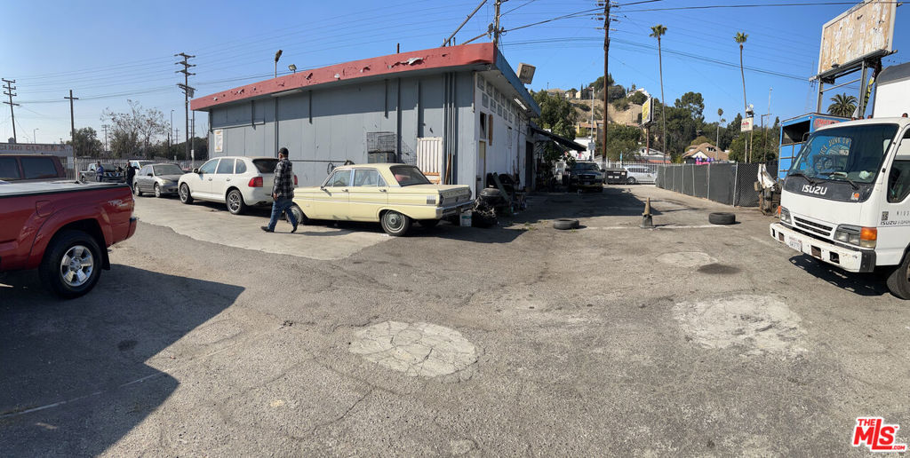 3900 N Figueroa Street Property Photo 4