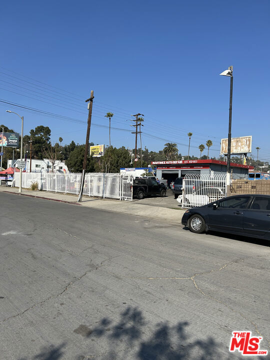 3900 N Figueroa Street Property Photo 11