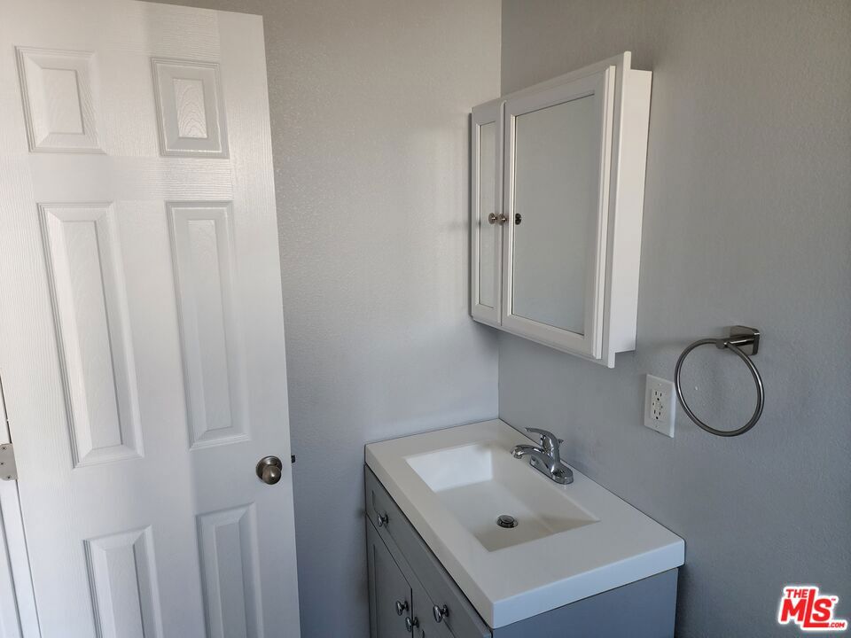 5918 S Figueroa Street Property Photo 6
