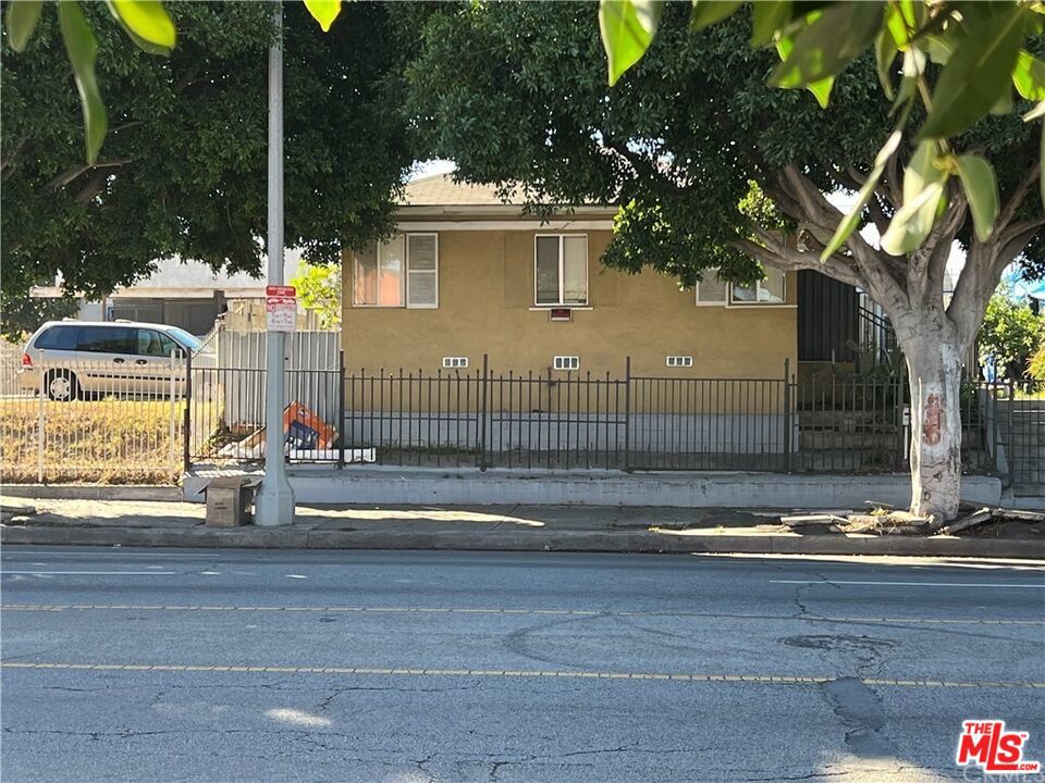 2024 W Florence Avenue Property Photo 3