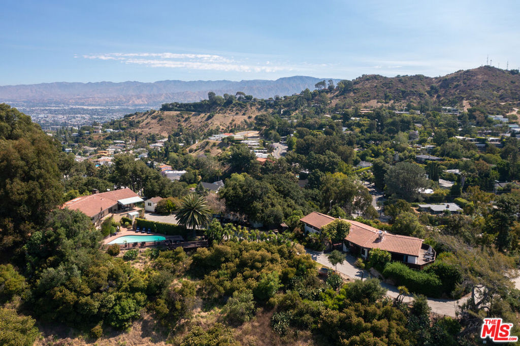 8207 Mulholland Drive Property Photo 1