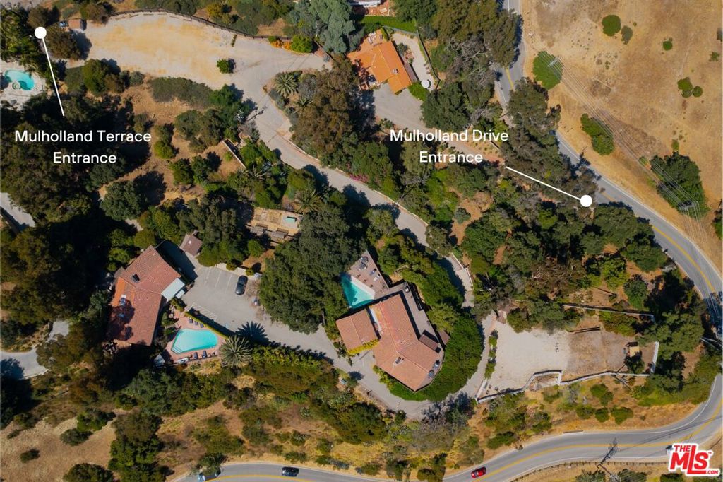 8207 Mulholland Drive Property Photo 5