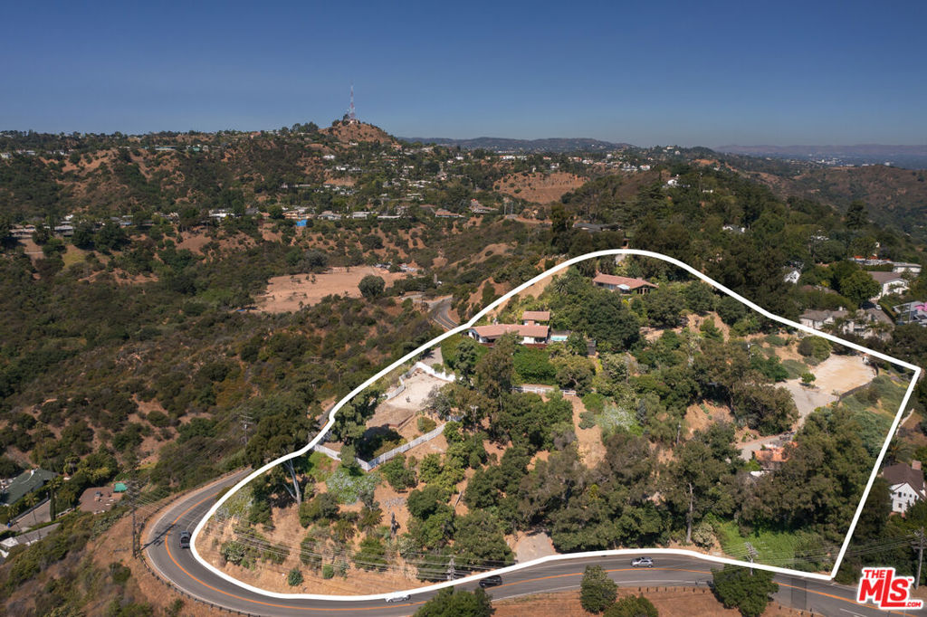 8207 Mulholland Drive Property Photo 6
