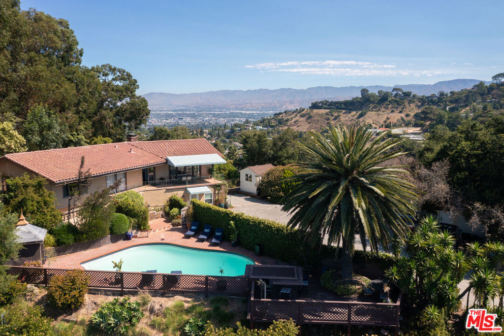 8207 Mulholland Drive Property Photo 7