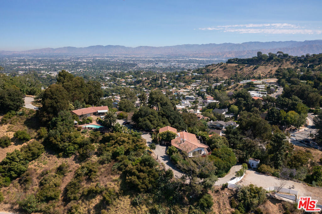 8207 Mulholland Drive Property Photo 15