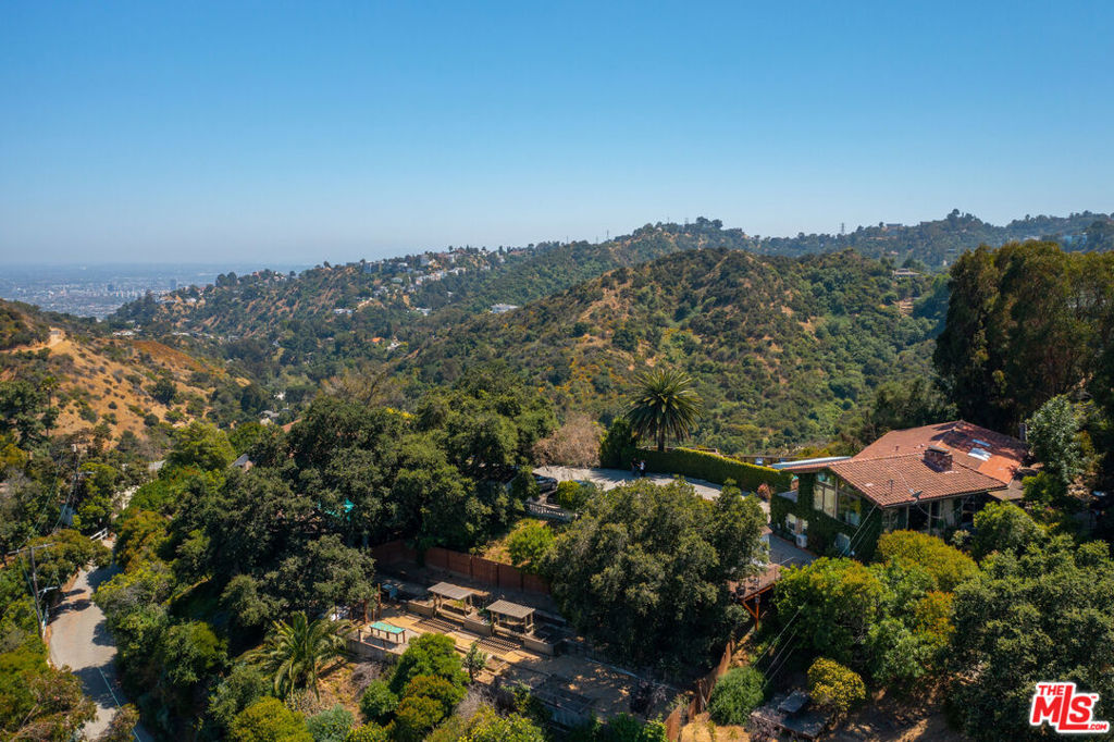 8207 Mulholland Drive Property Photo 16