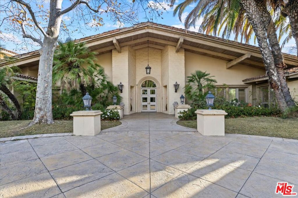 25120 Jim Bridger Road Property Photo 4