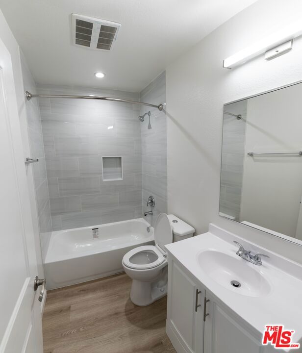 1503 W 84th Place Property Photo 10