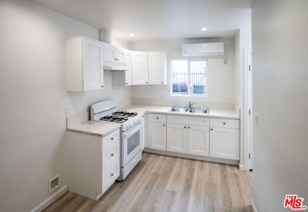 1503 W 84th Place Property Photo 11