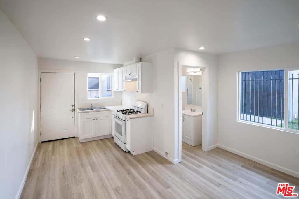 1503 W 84th Place Property Photo 13