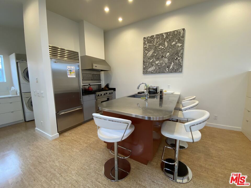 310 Venice Way Property Photo 5