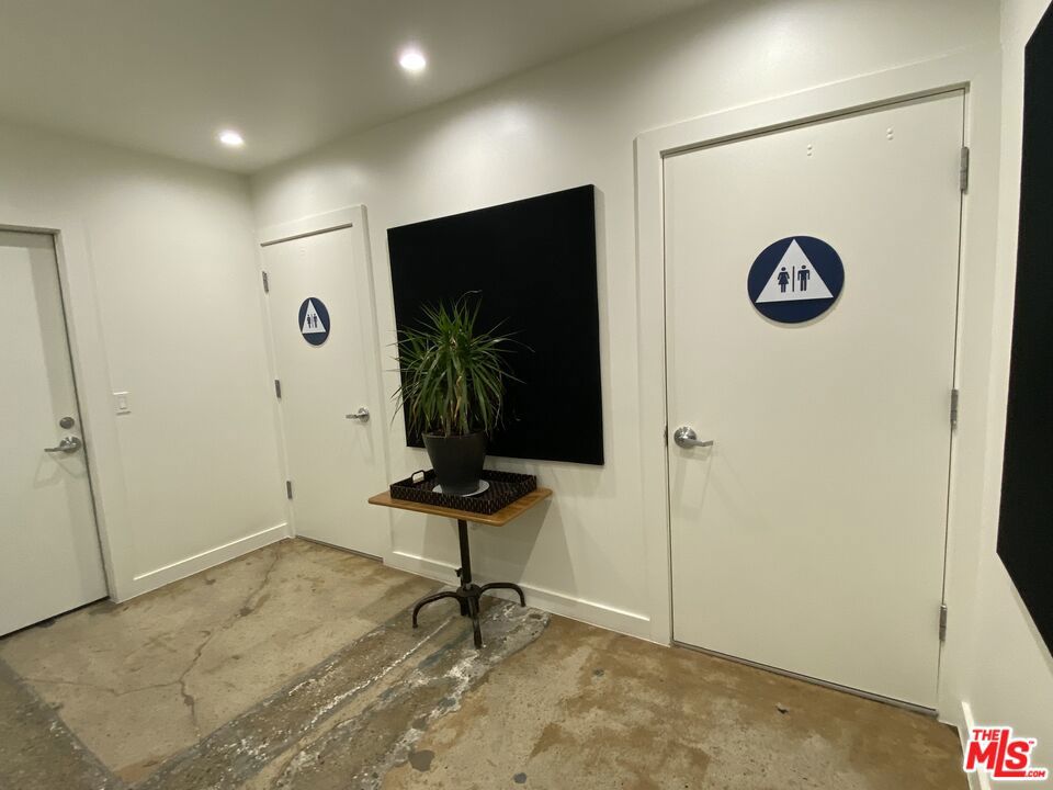 310 Venice Way Property Photo 25