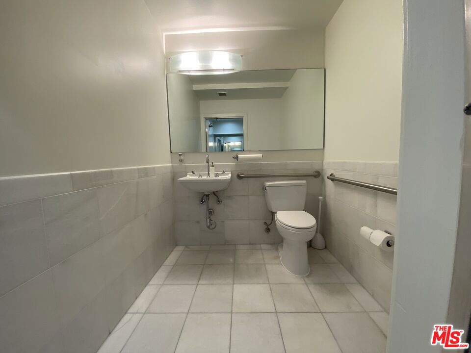 310 Venice Way Property Photo 26