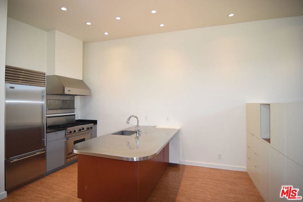310 Venice Way Property Photo 29