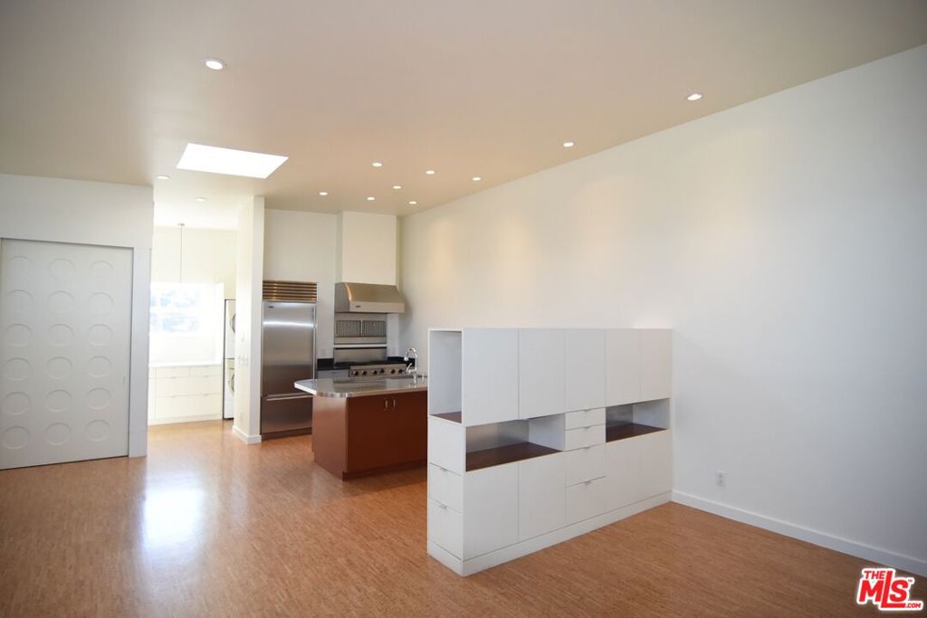 310 Venice Way Property Photo 33