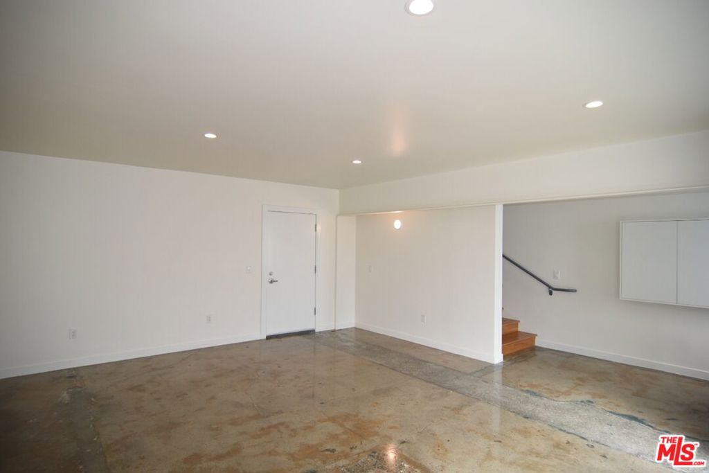 310 Venice Way Property Photo 35