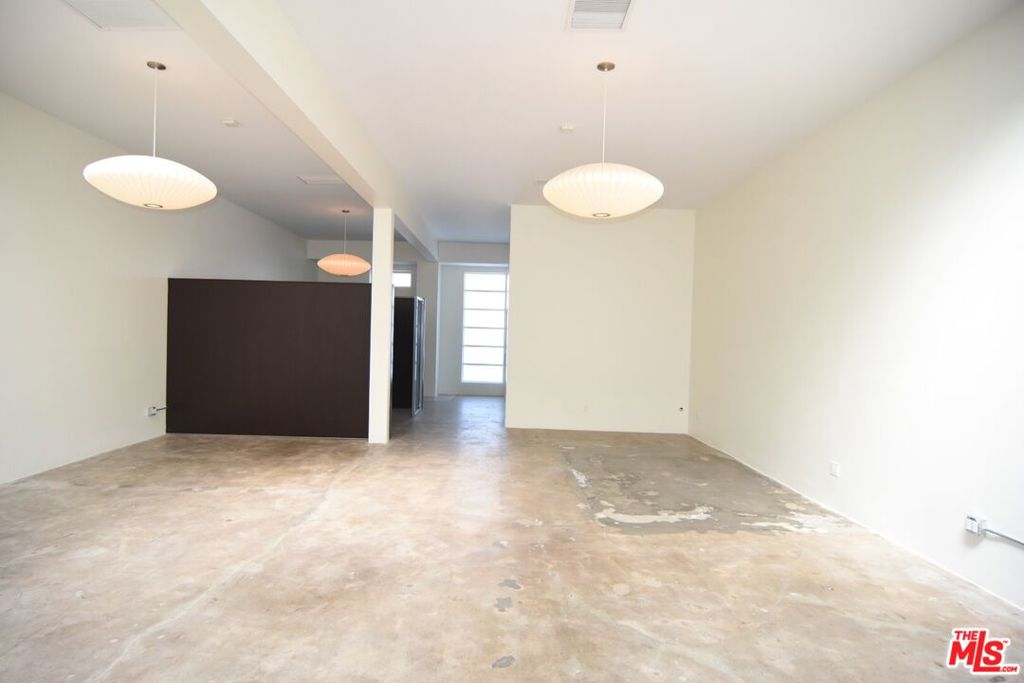 310 Venice Way Property Photo 37