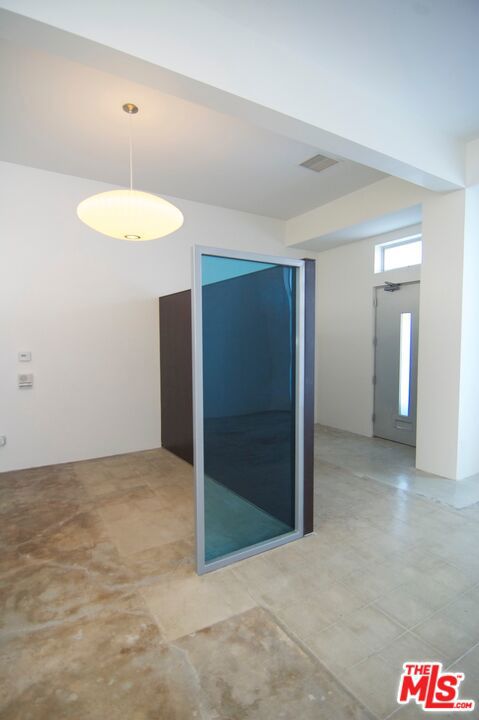 310 Venice Way Property Photo 44