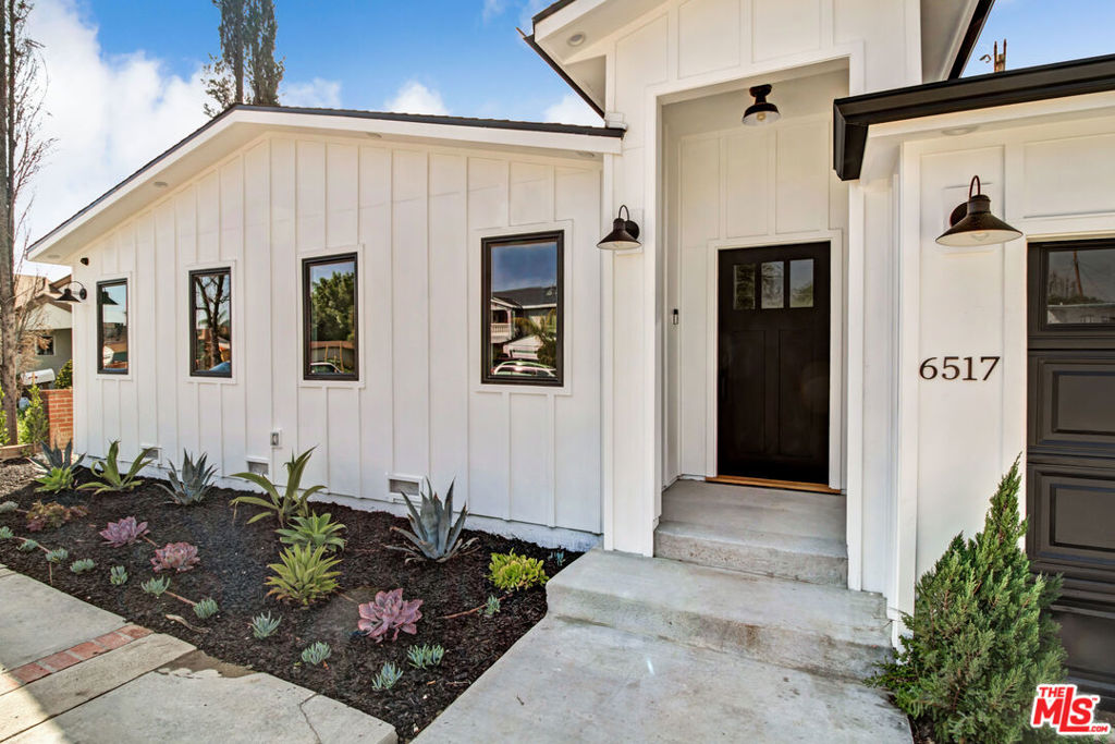 6517 Longridge Avenue Property Photo 4