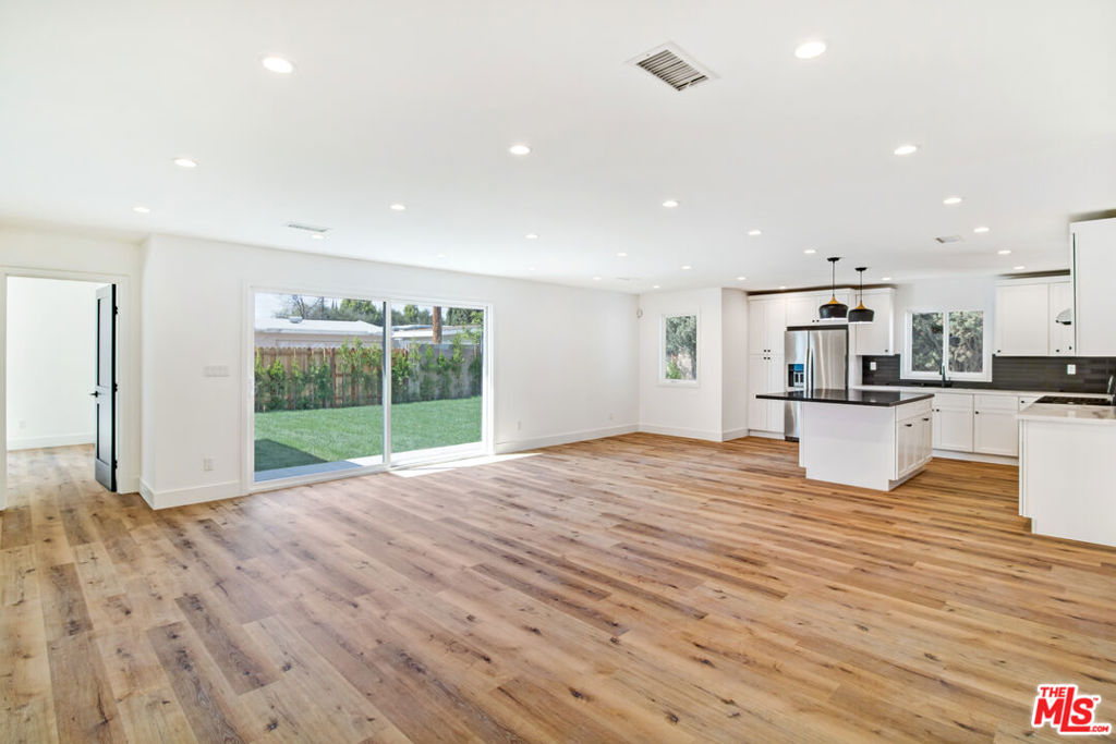 6517 Longridge Avenue Property Photo 10