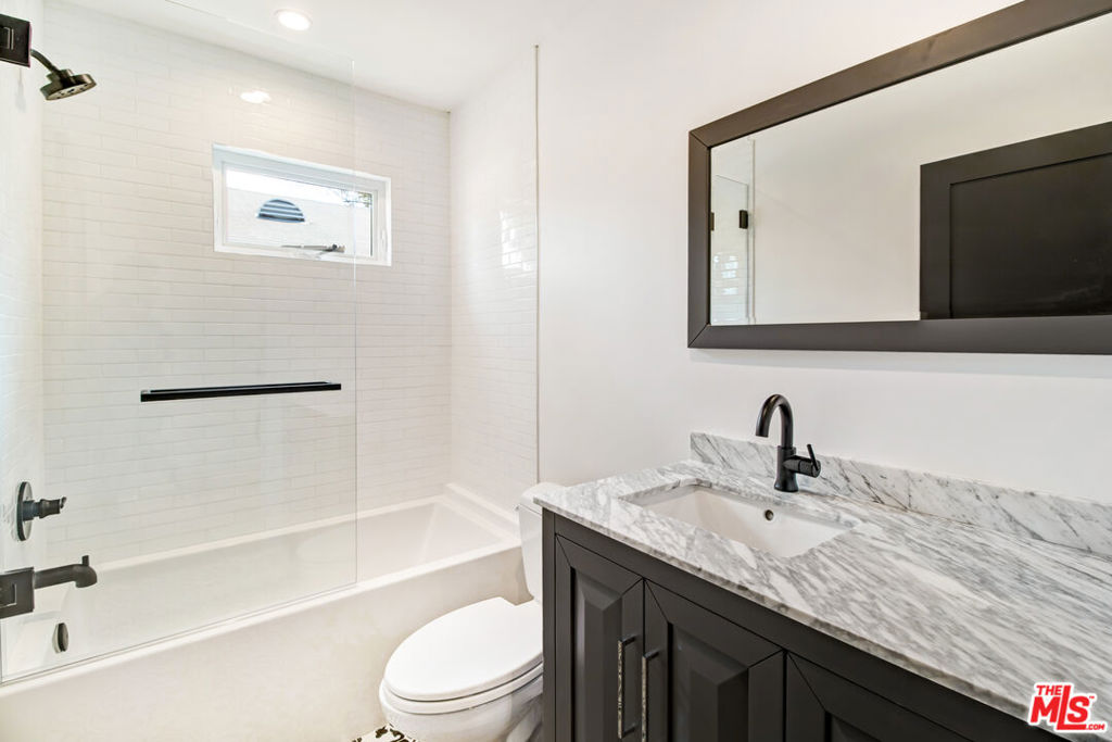 6517 Longridge Avenue Property Photo 17